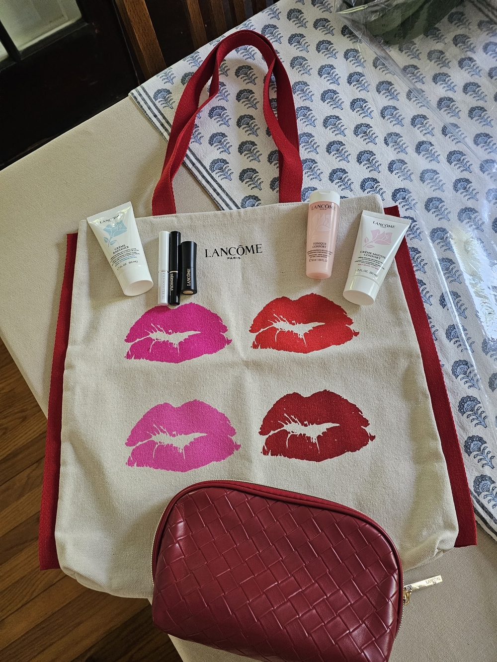 NEW! Lancome Makeup, Lancome Faux Woven Cosmetic Bag and Lipstick Kiss Tote